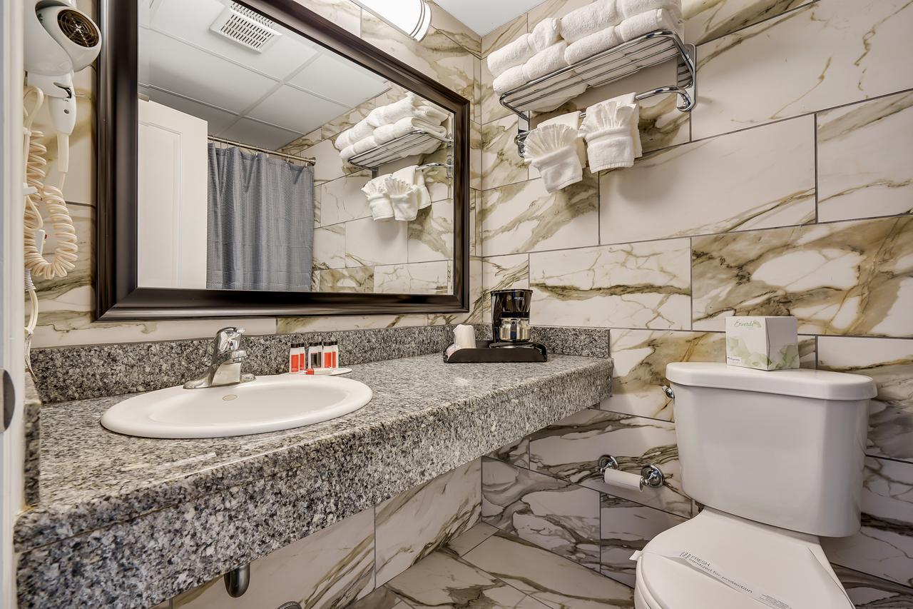 Blue Creek Inn Waretown Экстерьер фото