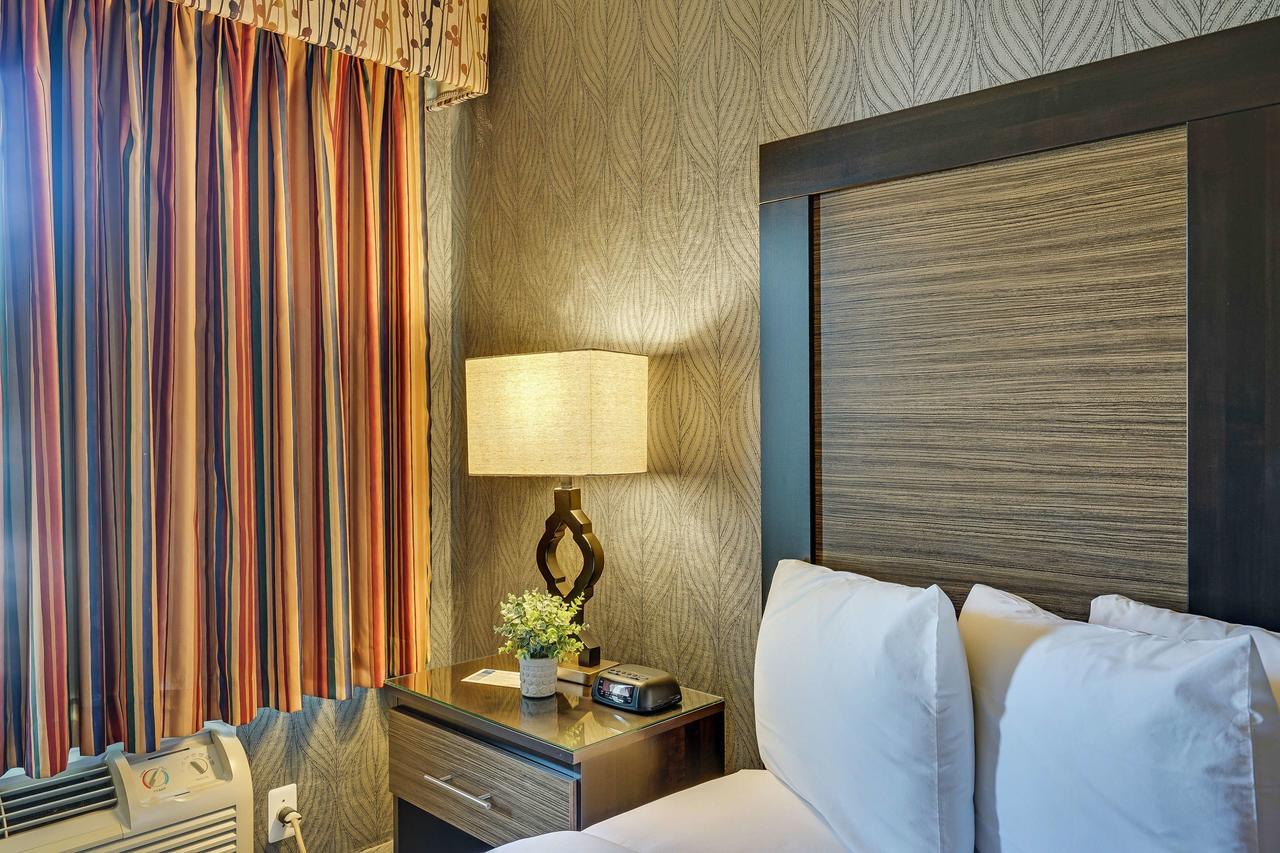 Blue Creek Inn Waretown Экстерьер фото